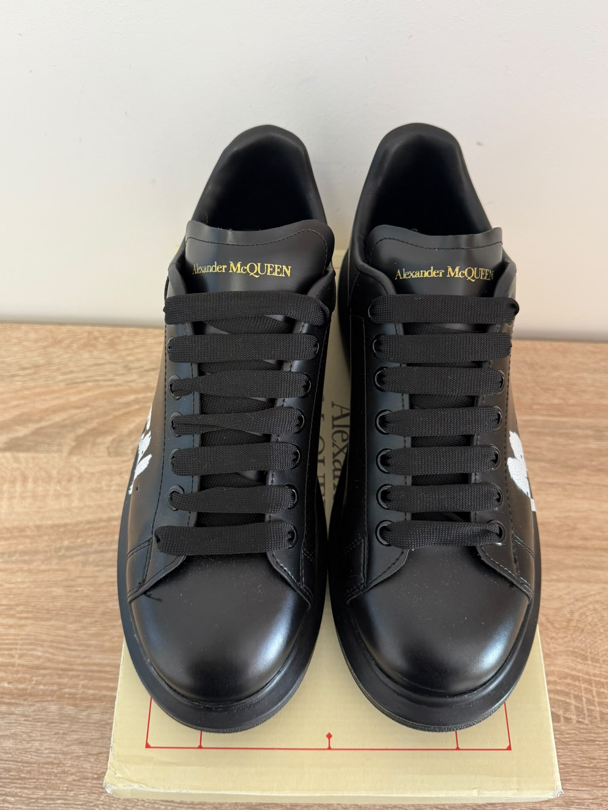 Alexandre Mcqueen Negru Cu Scris Graffiti