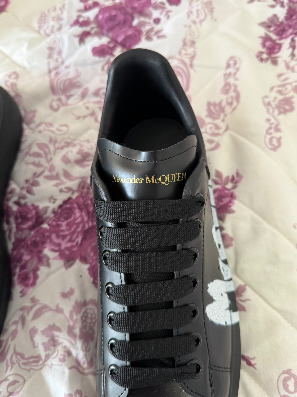 Alexandre Mcqueen Negru Cu Scris Graffiti