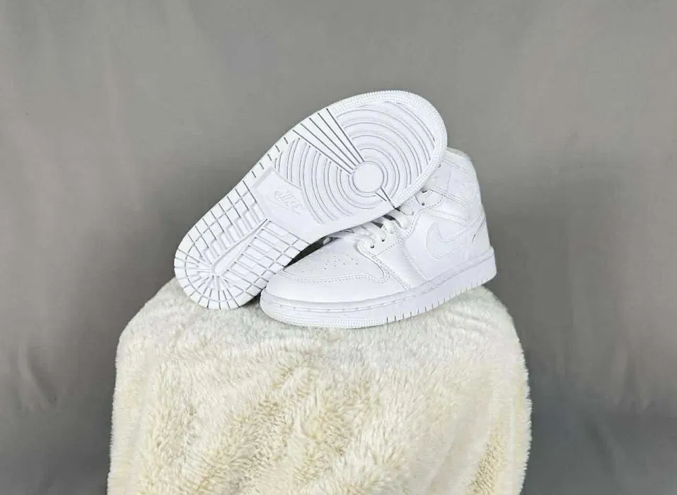 Air Jordan 1 Full White [Model Nou]